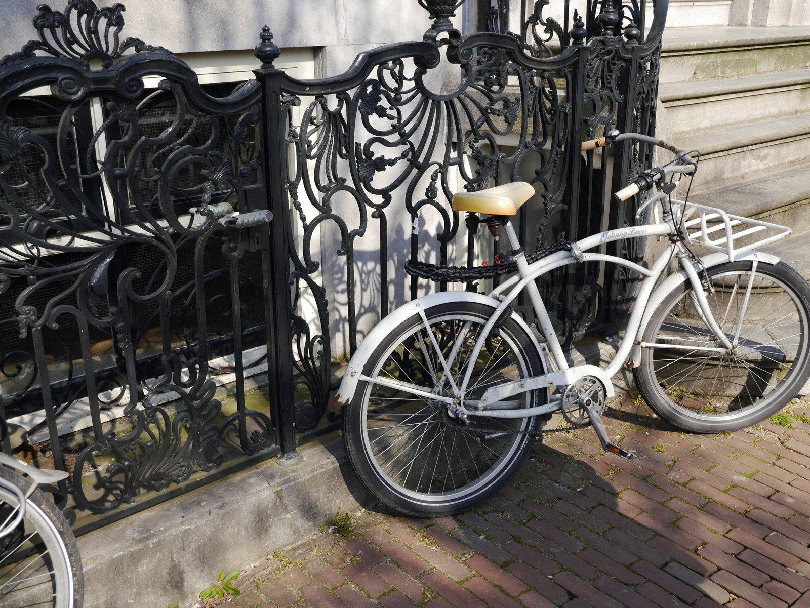 Choosing the Best Iron for Gates: Wrought Iron Advantages