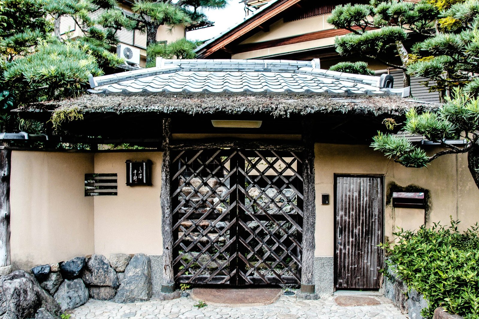 Finding the Finest Steel and Iron Gate Makers in Delhi